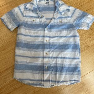 Last day 8 boys: 2 pair jeans Levi’s & cat & jack, old navy button up play shirt
